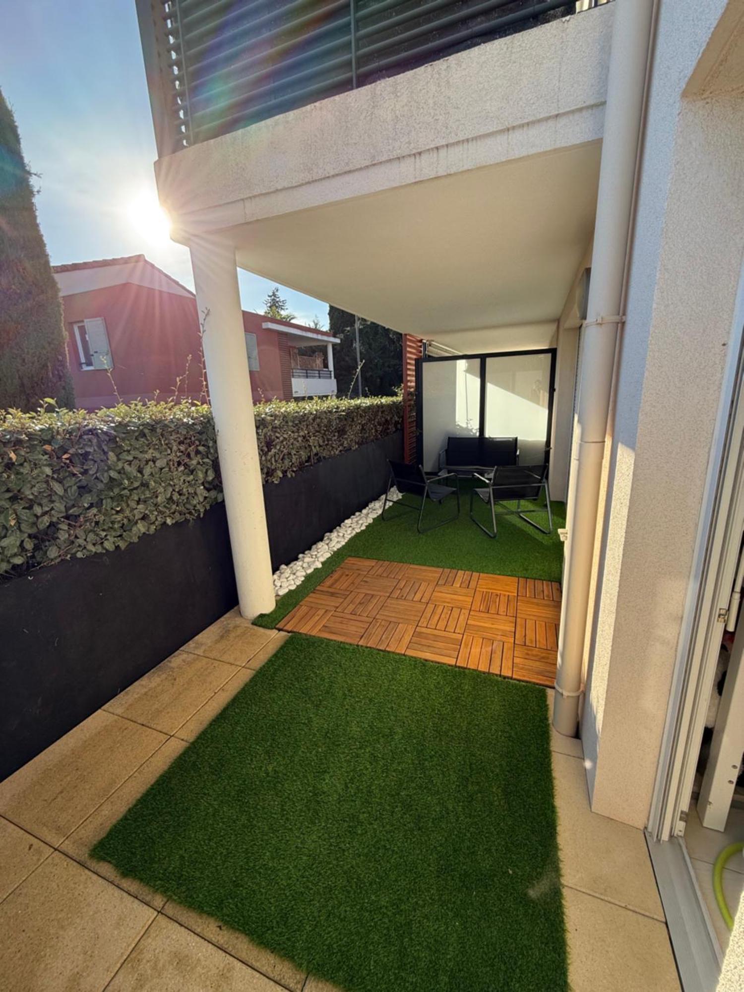 A Avec Piscine Et Terrasse