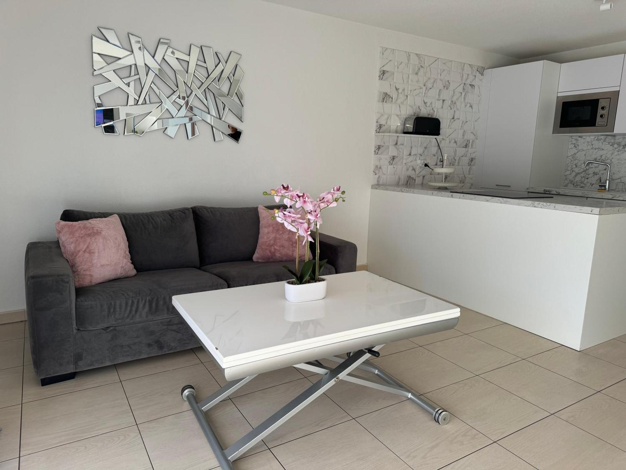 A Avec Piscine Et Terrasse *